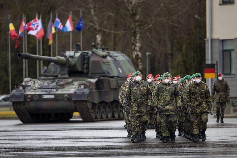 A NATO további csapatokat küld Kelet-Európába