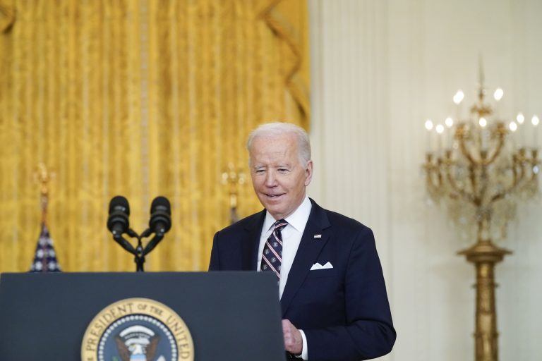 Erősen fogalmazta meg, de valójában nem sokat érnek a Biden által bejelentett szankciók