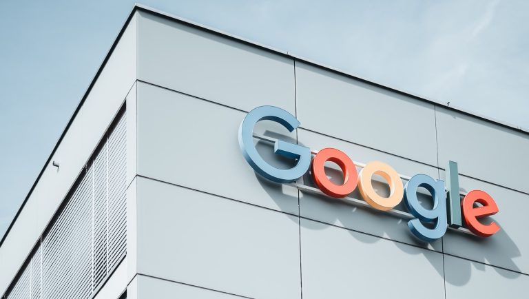 Jogsértés miatt 2,1 milliárd euróra perlik a Google-t Európában