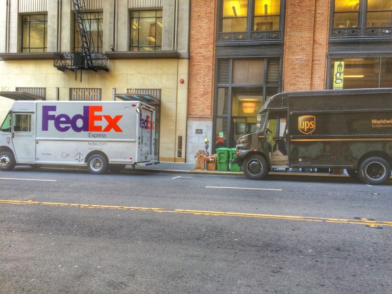 A UPS és a FedEx már nem szállít csomagokat Oroszországba és Ukrajnába