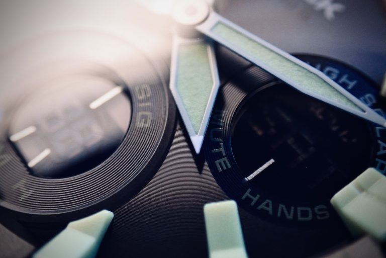 A Casio új órája a Rubik-kocka előtt tiszteleg