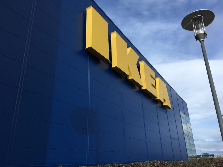 Az IKEA mind a 17 áruházának működését szünetelteti Oroszországban