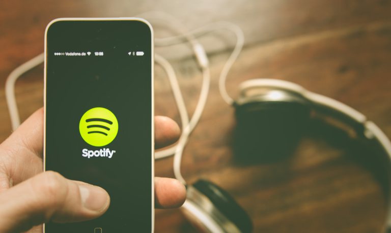 A Spotify vezére elnézést kért az alkalmazottaktól a Joe Rogan-botrány miatt