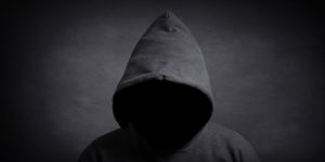 Több száz szexuális bűnöző jár szabadon London utcáin, mert a rendőrség szem elől tévesztette őket