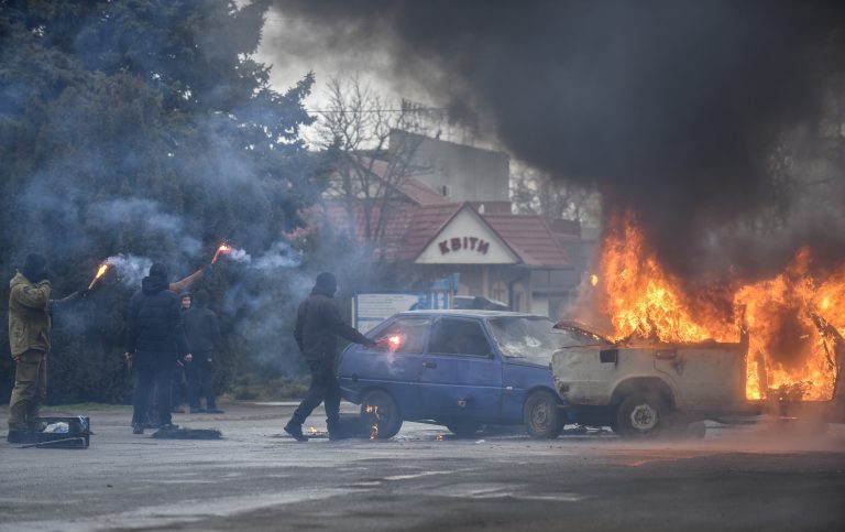 Megmutatták magukat az ukránok, ezrével vonultak az utcára az oroszok ellen (videók)