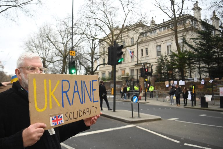 „Ukrajnát senkinek sincs joga megszállni”, tüntetés zajlik Londonban