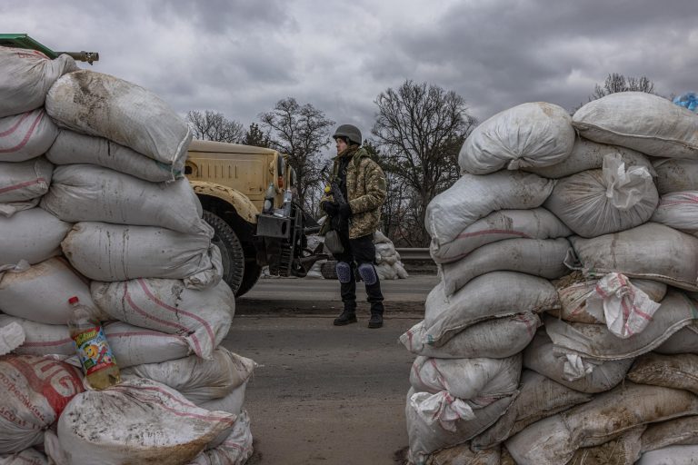 Heves harcok zajlanak számos régióban, több civil is elhunyt orosz rakétatámadások miatt