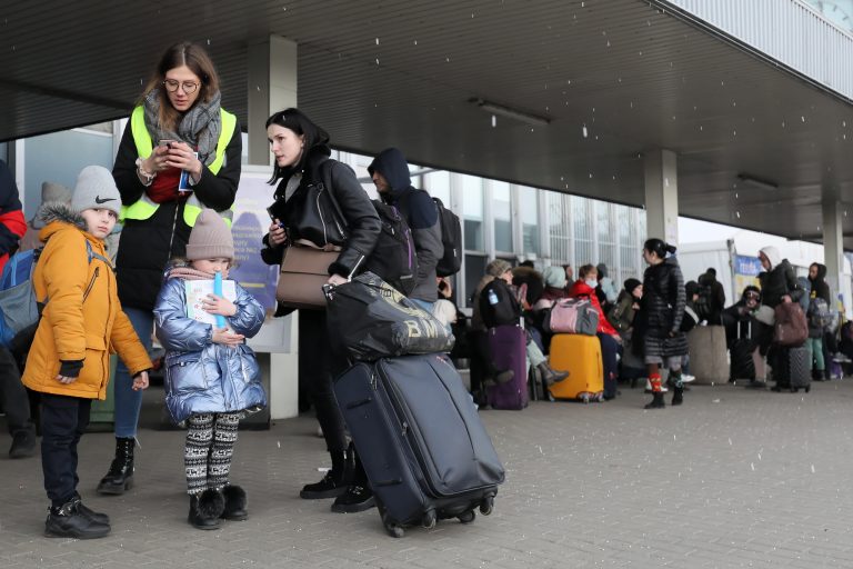 Ukrajna „erkölcstelen mutatványnak” nevezte Oroszország „humanitárius folyosóit”