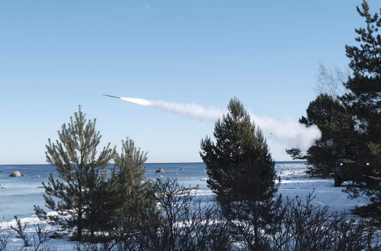 Ukrajna újabb tekintélyes csomagot kap, Stingerek és Javelinek is érkeznek