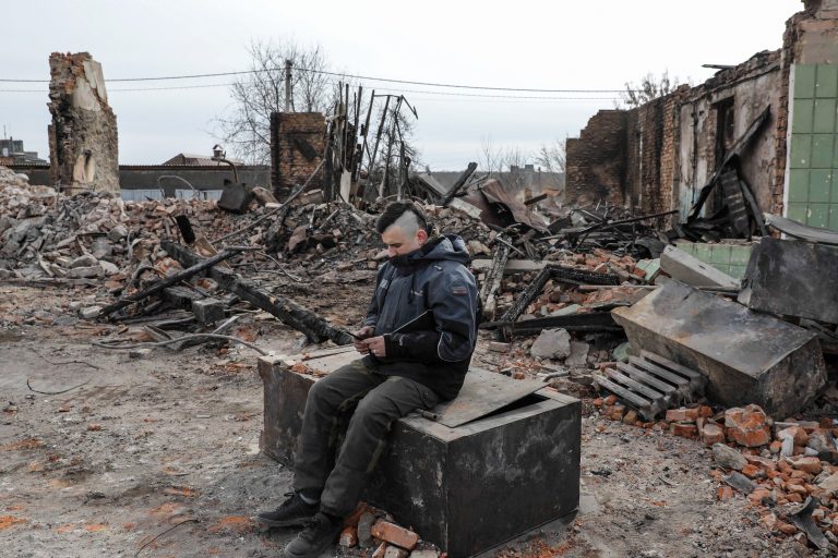 Ukrán védelmi minisztérium: hét civil öltek meg a menekülő orosz csapatok