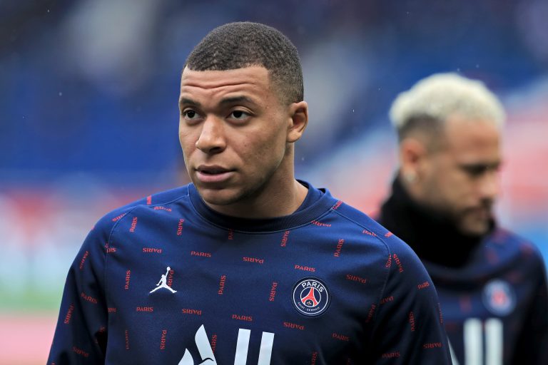 Sajtó: Mbappé aláírta szerződését, így alakul a jövője