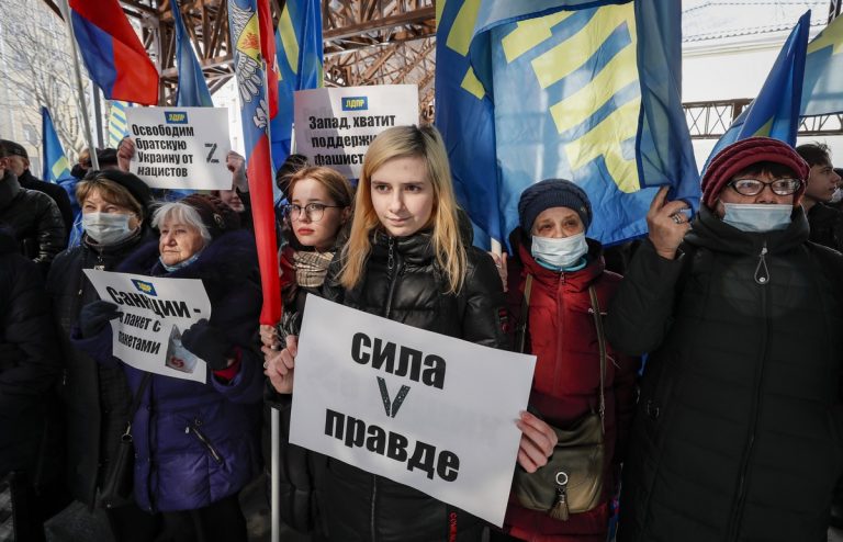 Putyint és az orosz hadsereget támogató rendezvények szervezésére utasított a Kreml