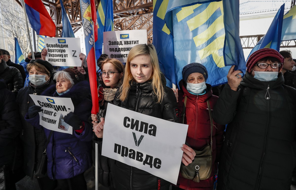 Putyint és az orosz hadsereget támogató rendezvények szervezésére utasított a Kreml