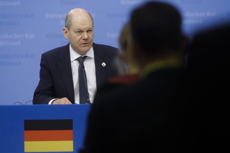 Scholz is megpróbálta menteni Biden szerencsétlen kijelentését: „nem ez a NATO célja”