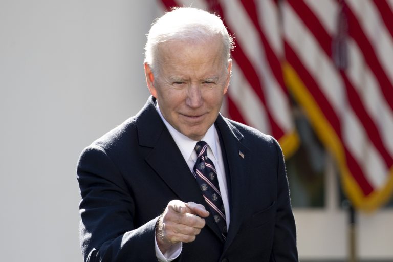 Félreérthető nyilatkozatot tett Biden, csak „tanácsokat” adnak az ukrán katonáknak az amerikaiak