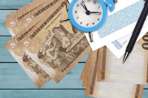 Összeszedte magát a forint, már 390 alatt jár az euró