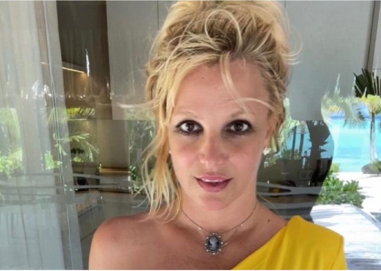 Britney Spears úgy pörög a videóban, hogy elszédülsz tőle (videó)