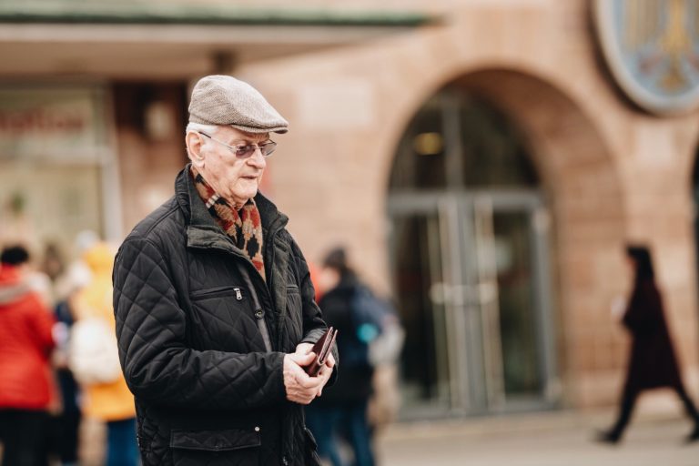 Akár 14. havi nyugdíjat is kaphatnak az idősek