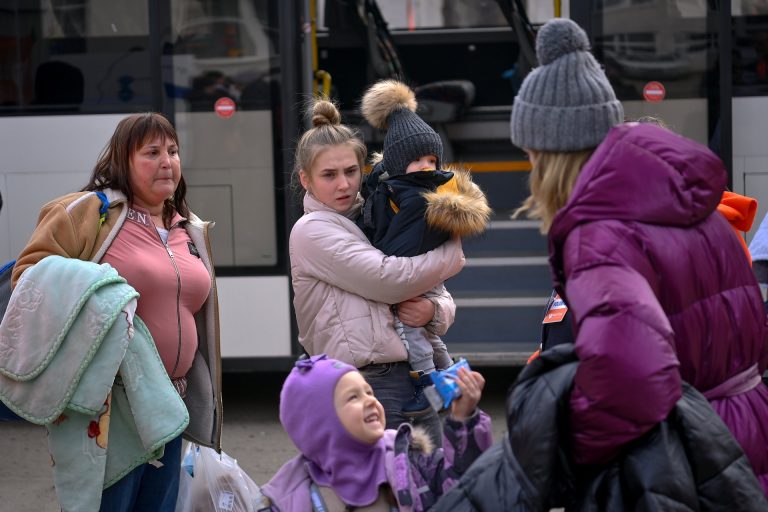 Jónak lenni jó: őrületesen magas számnál jár az adomány