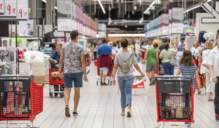 Egy korszak vége: húsvét után végleg eltűnnek a műanyagzacskók az Auchanból