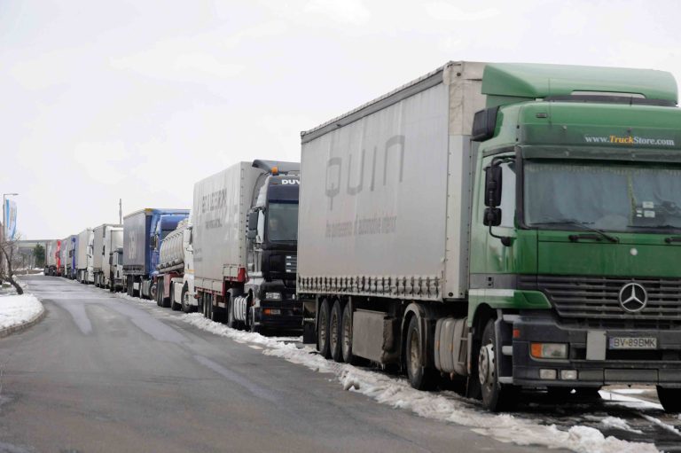 Eltűnnek a kamionok az utakról a hosszú hétvégére