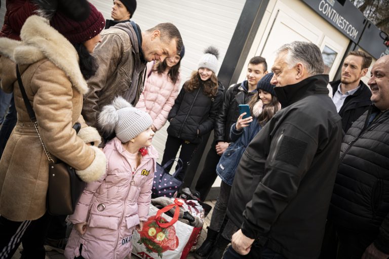 Orbán kijelentette, egyetlen ember sem marad ellátatlanul