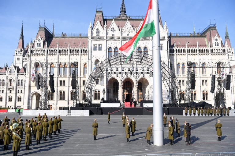 Március 15: így emlékeztek Budapesten és Székelyföldön a szabadságharc hőseire (képek)