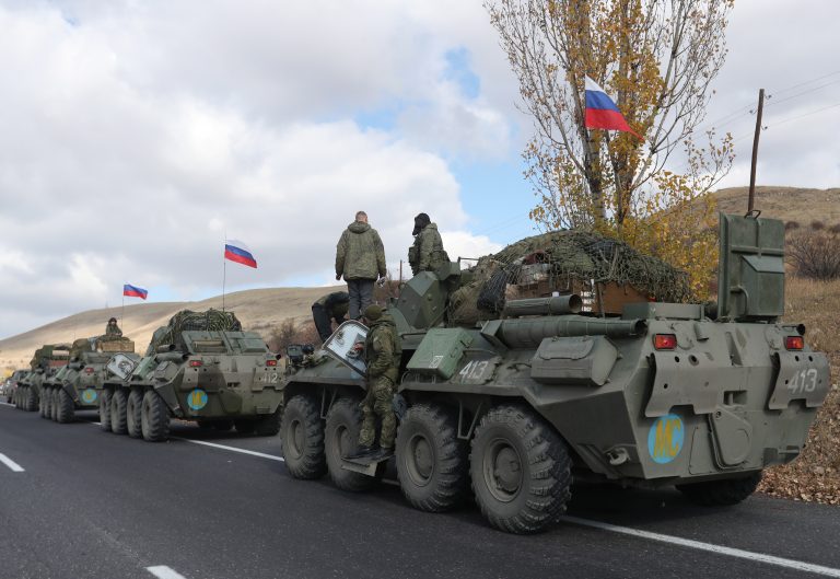 Videón, ahogy az ukrán erők megtámadják a 64 kilométer hosszú orosz konvojt Kijevnél