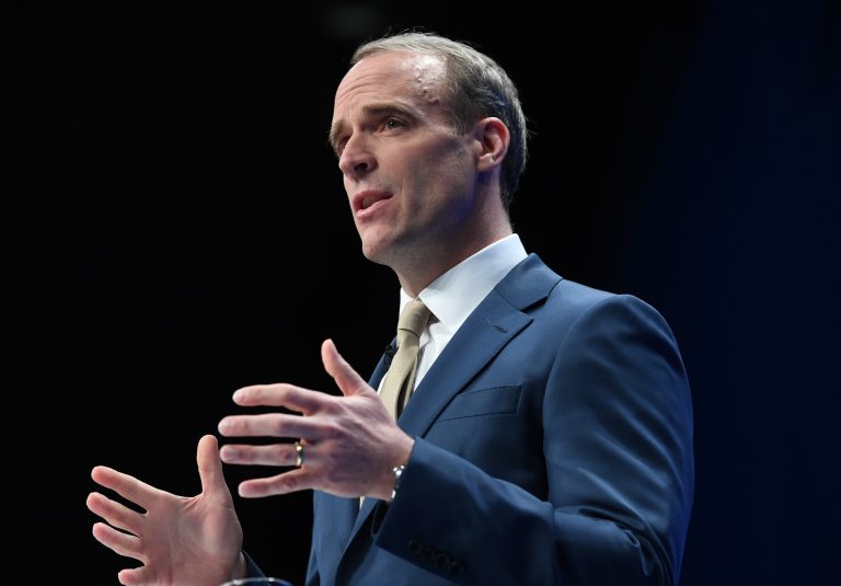 Dominic Raab is segít bizonyítékokat gyűjteni Putyin felelősségre vonásához