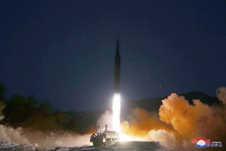 Miközben Ukrajnában dúl a háború, Észak-Korea újabb rakétát küldött a levegőbe szombaton