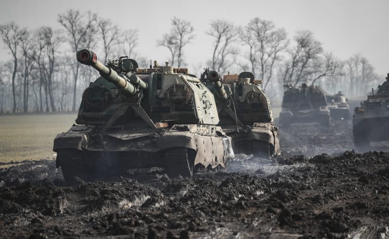 300 fehérorosz tank gyűlt össze az ukrán határ közelében – az Egyesült Királyság azonnal szankciókat vet ki Fehéroroszországra