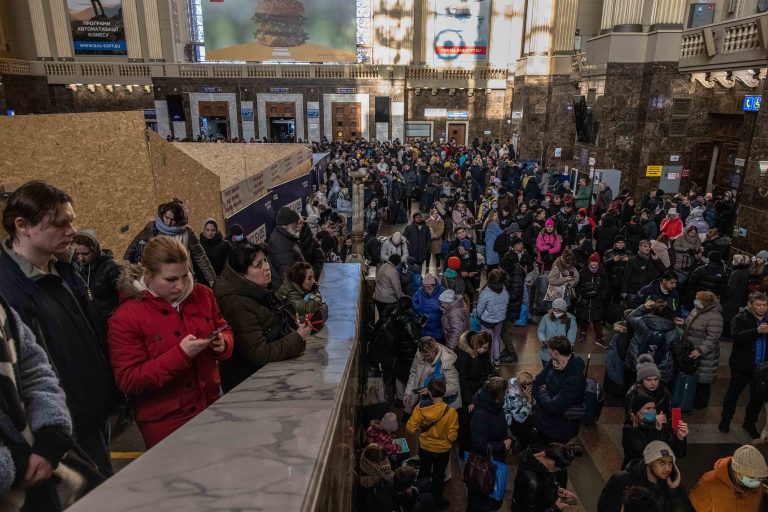 Több millió menekültre lehet számítani az orosz-ukrán háború kitörése miatt