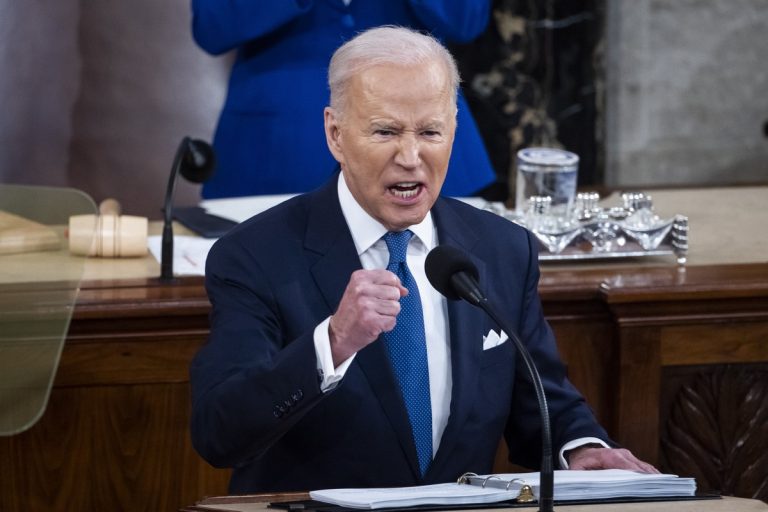 Biden szerint egyértelmű, hogy Oroszországnak civil célpontjai is vannak Ukrajnában