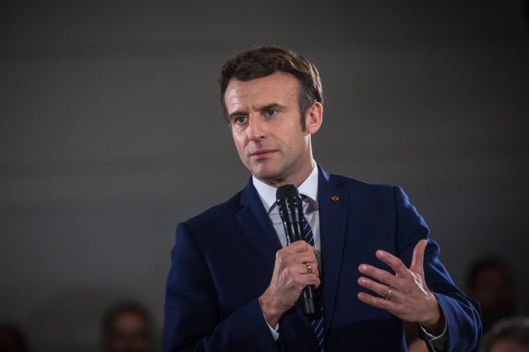 Emmanuel Macron: „Mindig adjuk meg a tiszteletet Oroszországnak és az orosz népnek”