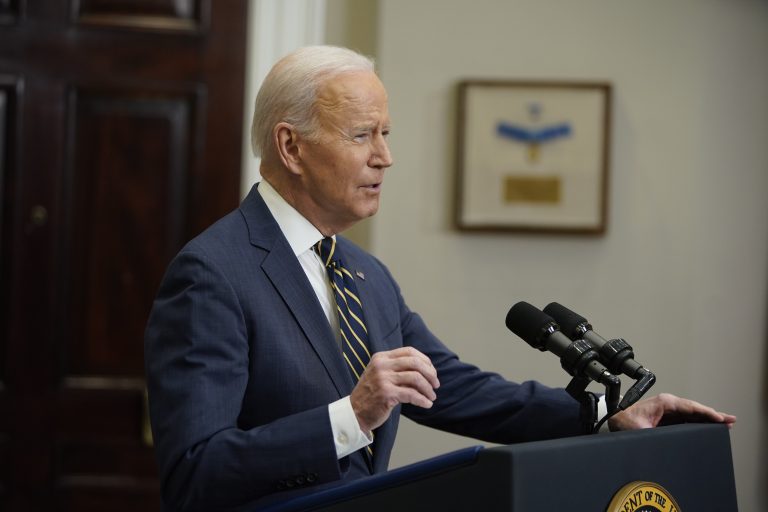 Biden egy rendkívüli csúcstalálkozóra utazik a NATO brüsszeli központjába