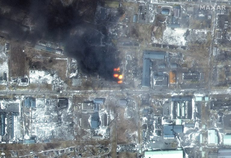 Kiírták az ukrán színház oldalára, hogy „gyerekek”, mégis bombát dobtak az épületre