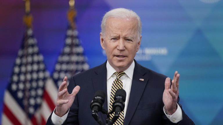 Biden napi egymillió hordó olaj kibocsátását rendelte el a stratégiai tartalékból