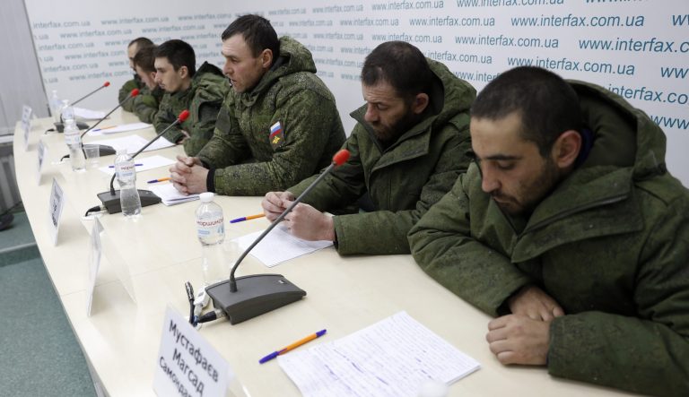 Sor került az első hadifogolycserére Oroszország és Ukrajna között