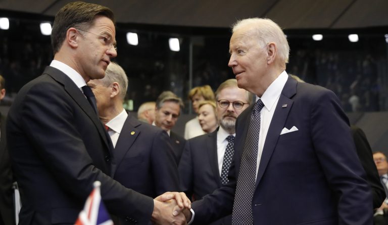 Joe Biden bejelentette, a NATO csapatokat küld Magyarországra