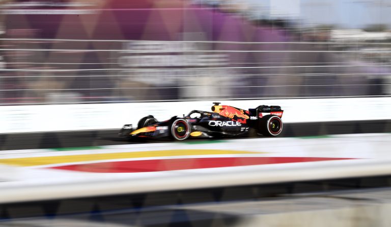 F1 2022: Verstappen beszédes reakciója Leclerc legyőzésére a Szaúdi Nagydíjról (videó)