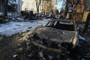 Így robbantottak fel az ukránok menet közben egy harckocsit, hatalmas volt a detonáció (videó)