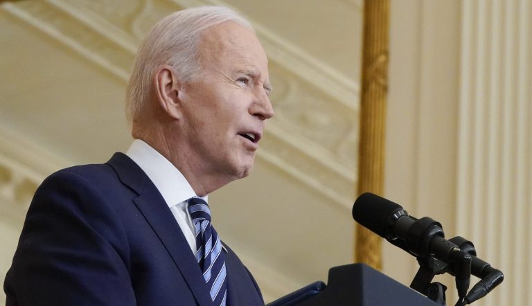 Bidennek „nem áll szándékában“ Putyinnal tárgyalni, de azért nem kellene megölni