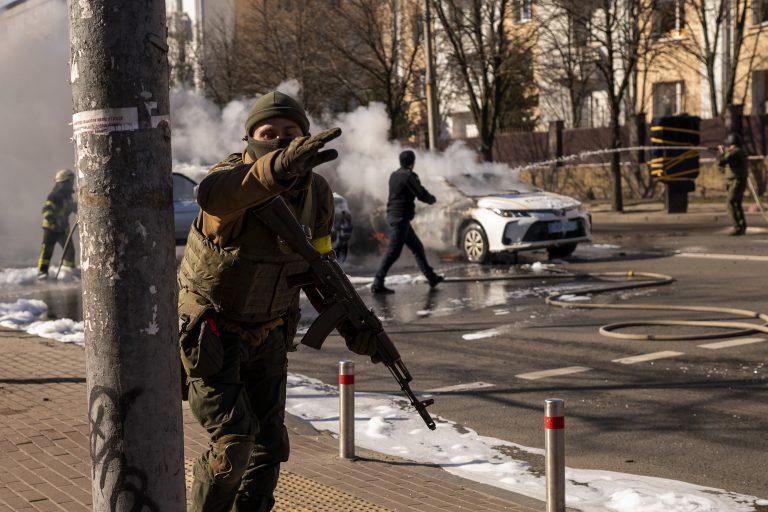 Zelenszkij állítólag elmenekült Ukrajnából, de ezt tagadja