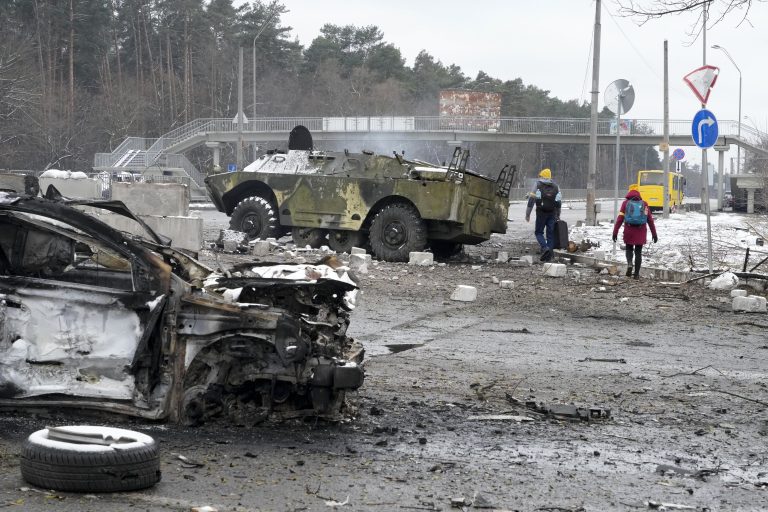 A Kreml tagadja, hogy kazettás bombákat és vákuumfegyvereket használnának