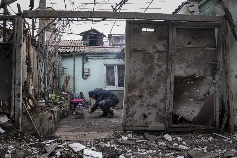 Szerdán ismét humanitárius folyosók nyílnak, Oroszország forródrótot javasolt a kiürítés koordinálására