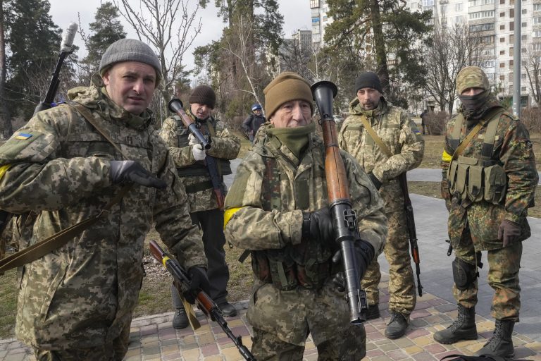 A Nyugat „komolyan aggódik” amiatt, hogy Putyin vegyi fegyvereket vethet be Kijevben