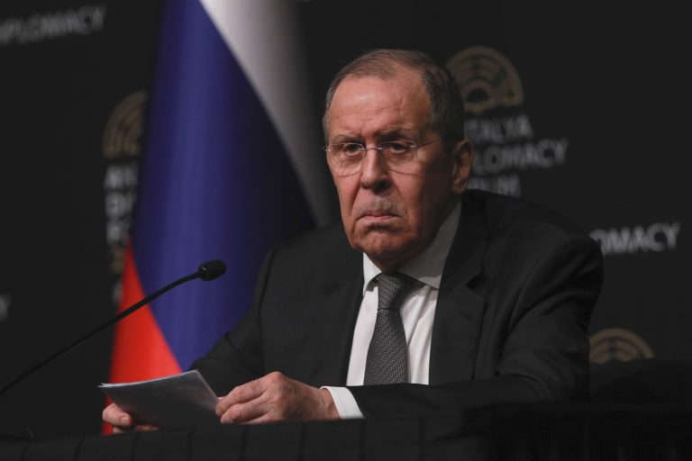 Lavrov: a háromoldalú tárgyalásokon soha nem született volna megállapodás a tűzszünetről