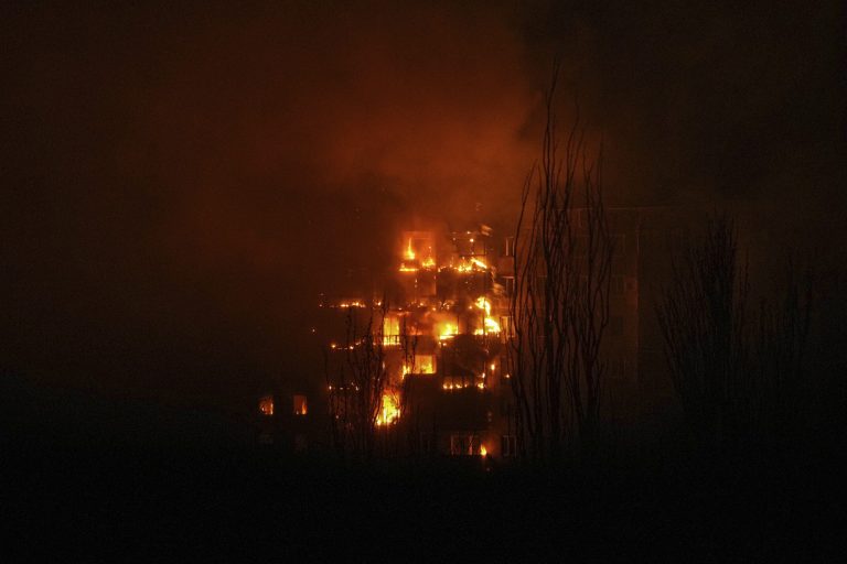 Az orosz erők nem bírnak az ukránokkal Mariupolban, visszavonultak