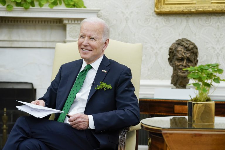 Joe Biden megérkezett Brüsszelbe, hogy találkozzon a világ vezetőivel