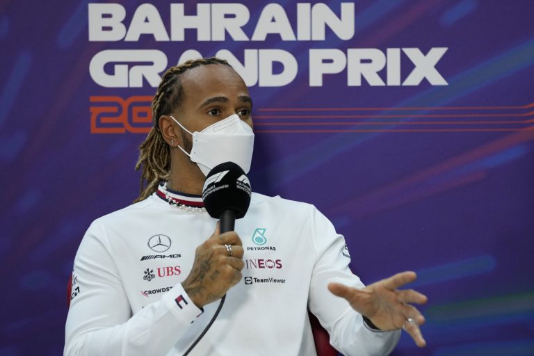 Lewis Hamilton megmutatta, mennyire van kigyúrva jelenleg (videó)